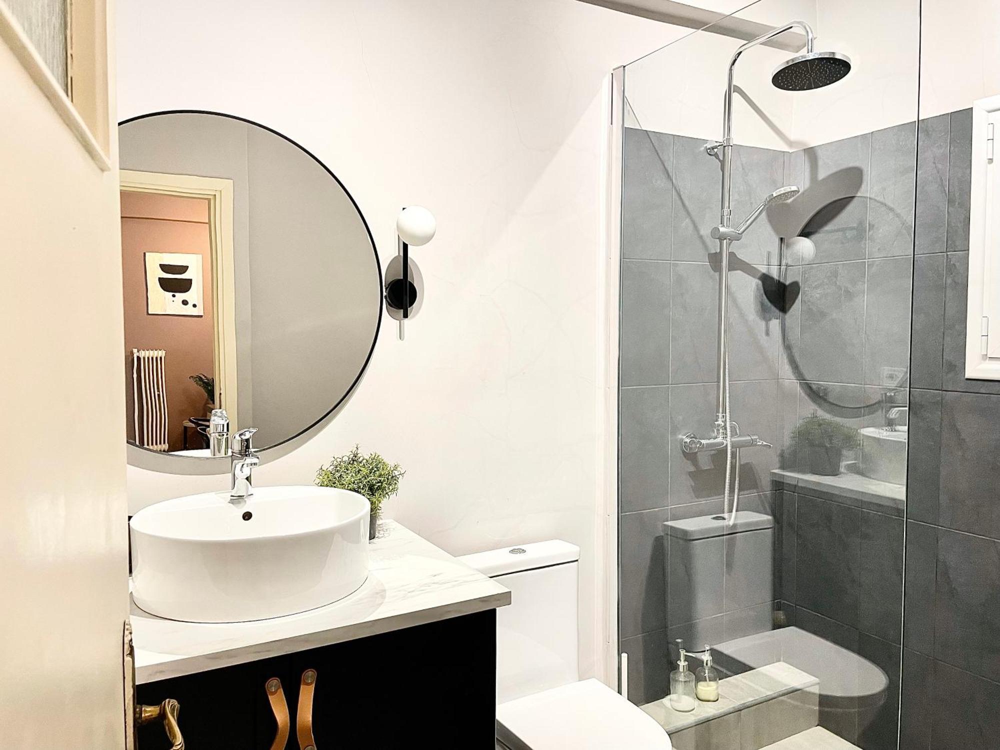 Comfy And Spacious Two Bedroom Apartment With Balcony Atina Dış mekan fotoğraf