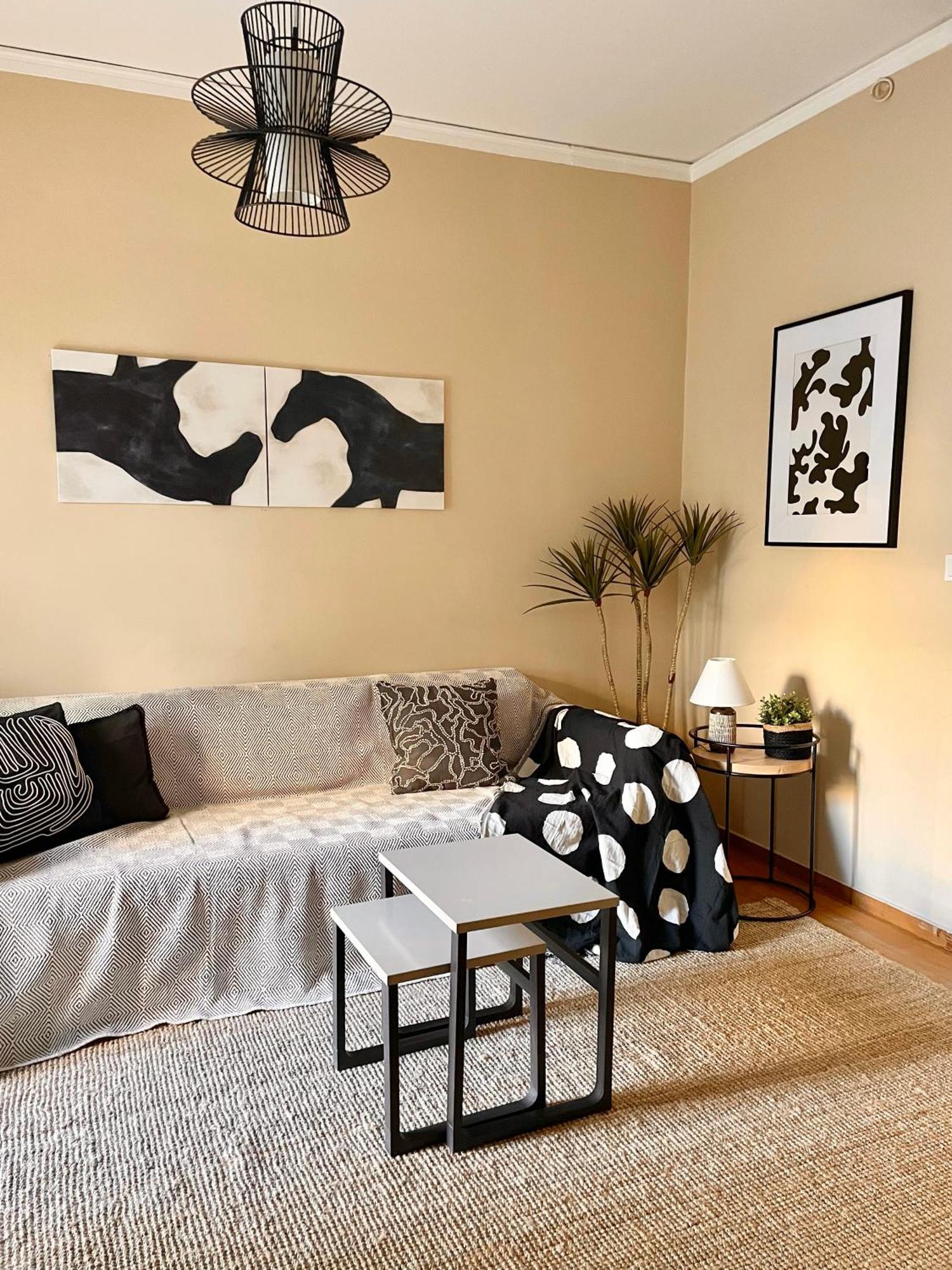 Comfy And Spacious Two Bedroom Apartment With Balcony Atina Dış mekan fotoğraf