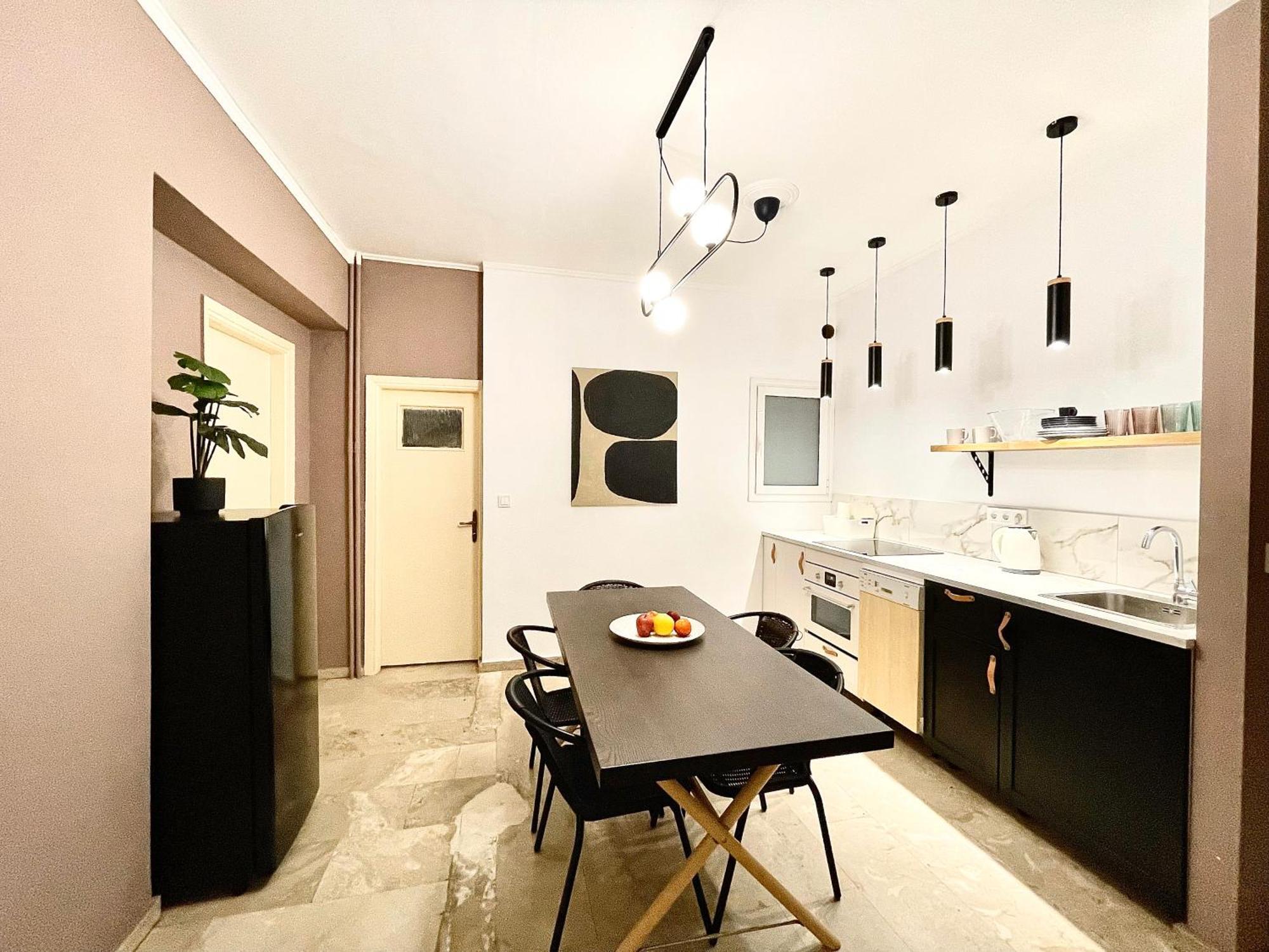 Comfy And Spacious Two Bedroom Apartment With Balcony Atina Dış mekan fotoğraf